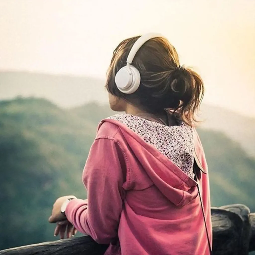 Girl-Listening-Music-Headphones-dp-